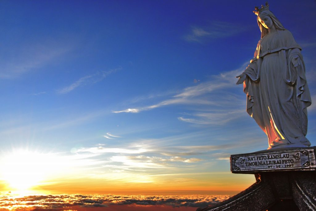 ラメラウ山頂に立つマリア像
