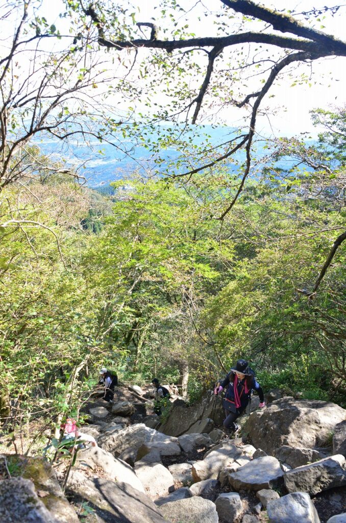 筑波山の白雲橋コースの頂上近くの岩場